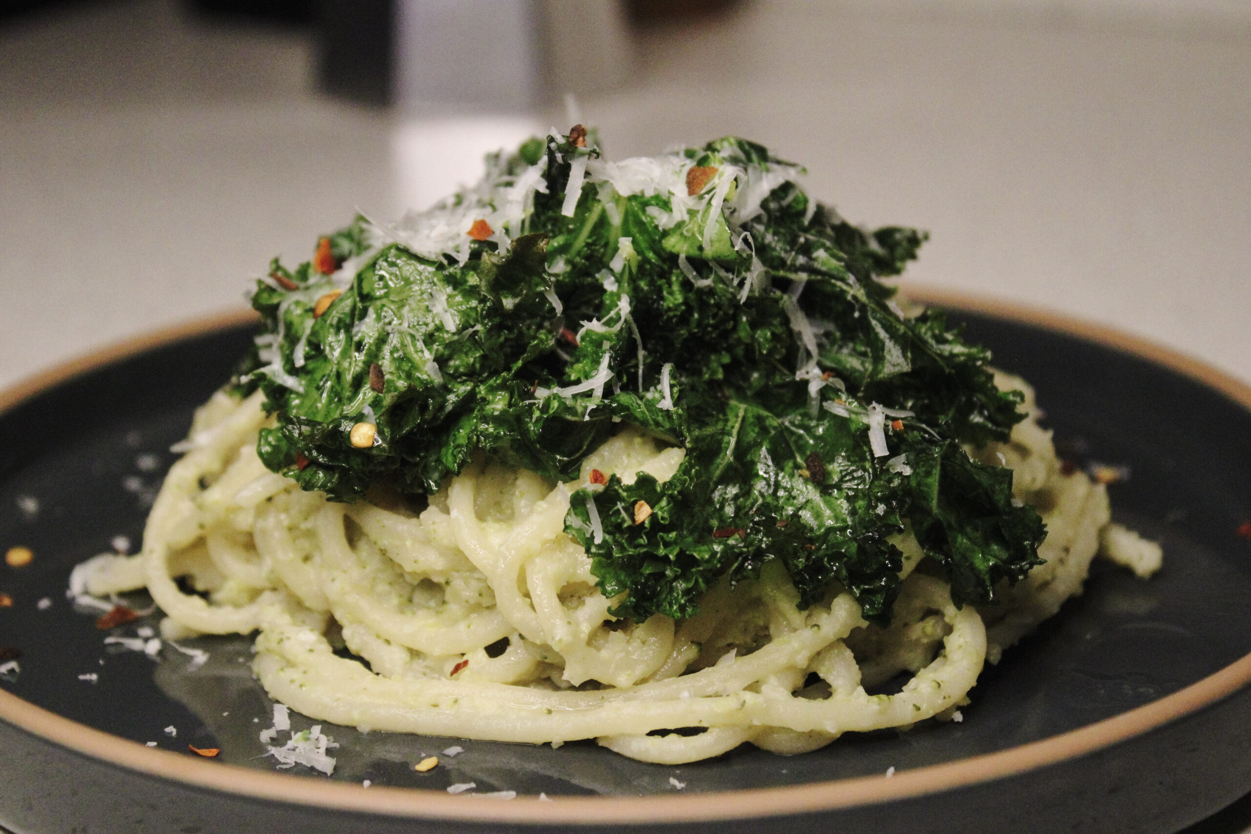 Creamy Broccoli Pasta with Crispy Kale – Easy & Healthy Dinner