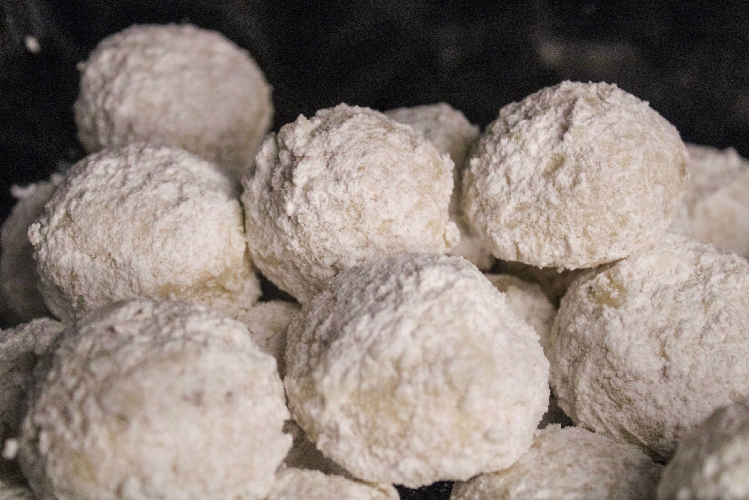 Easy Mexican Wedding Cookies (Snowball Cookies)