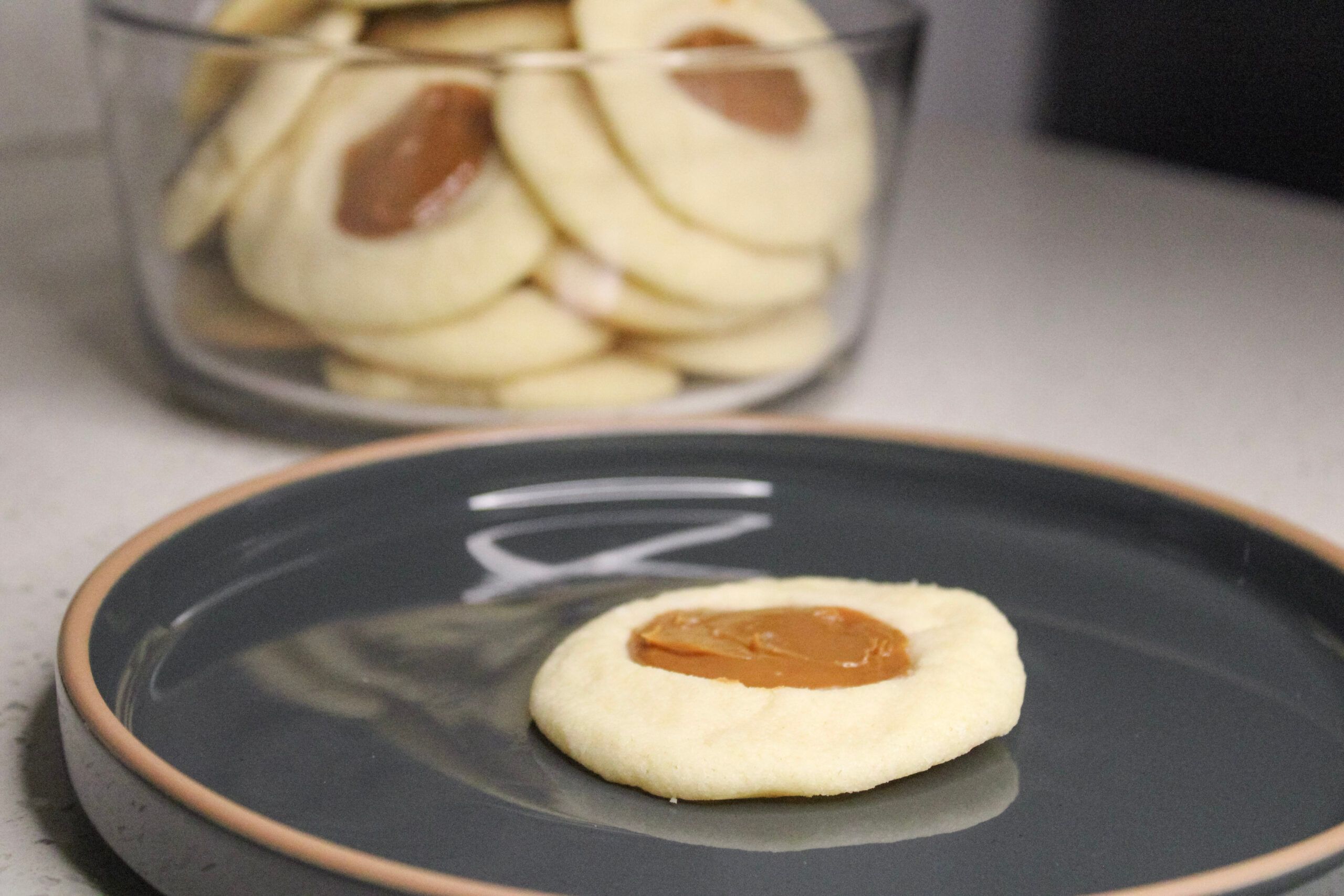 Colombian-Style Dulce de Leche Polvorones Recipe